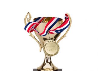 Smooovee ft. Zyon Iman - Man of the Year