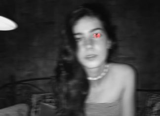 D.L.A - Chica del Piso 13