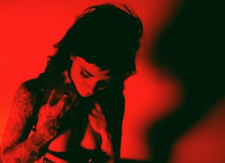 Alexa Van and The Black Outs - Cry BB