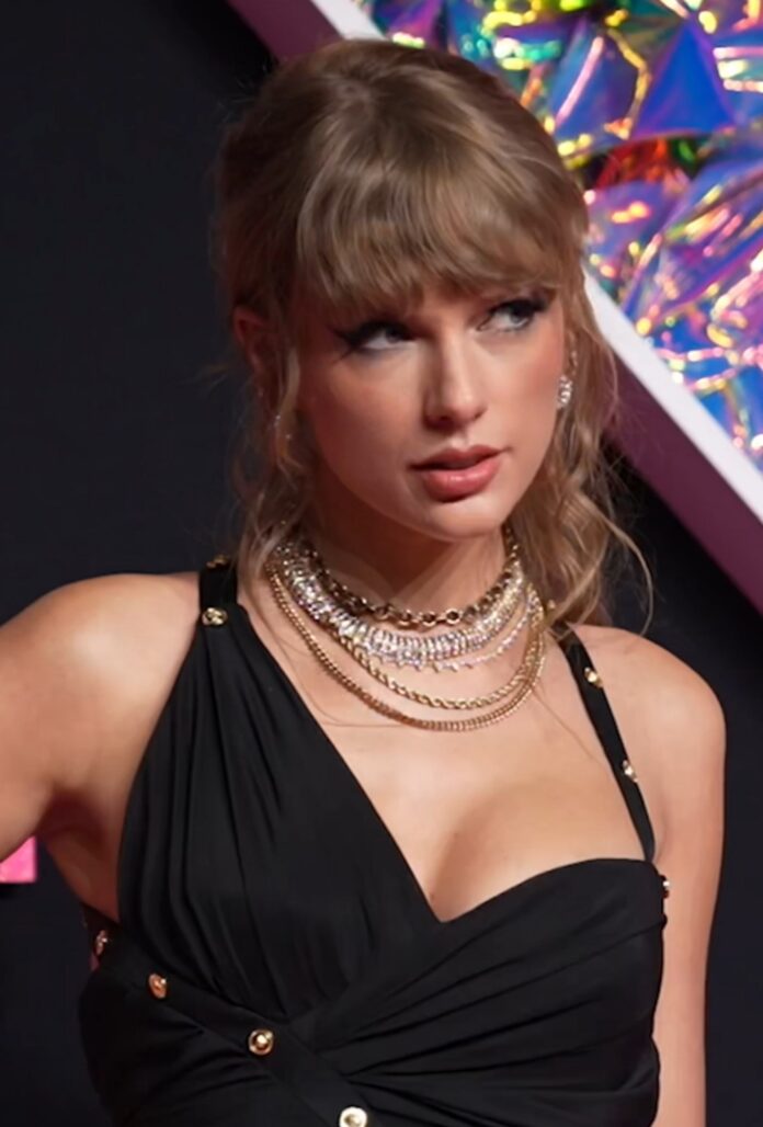 Taylor_Swift_at_the_2023_MTV_Video_Music_Awards_(3) (1)